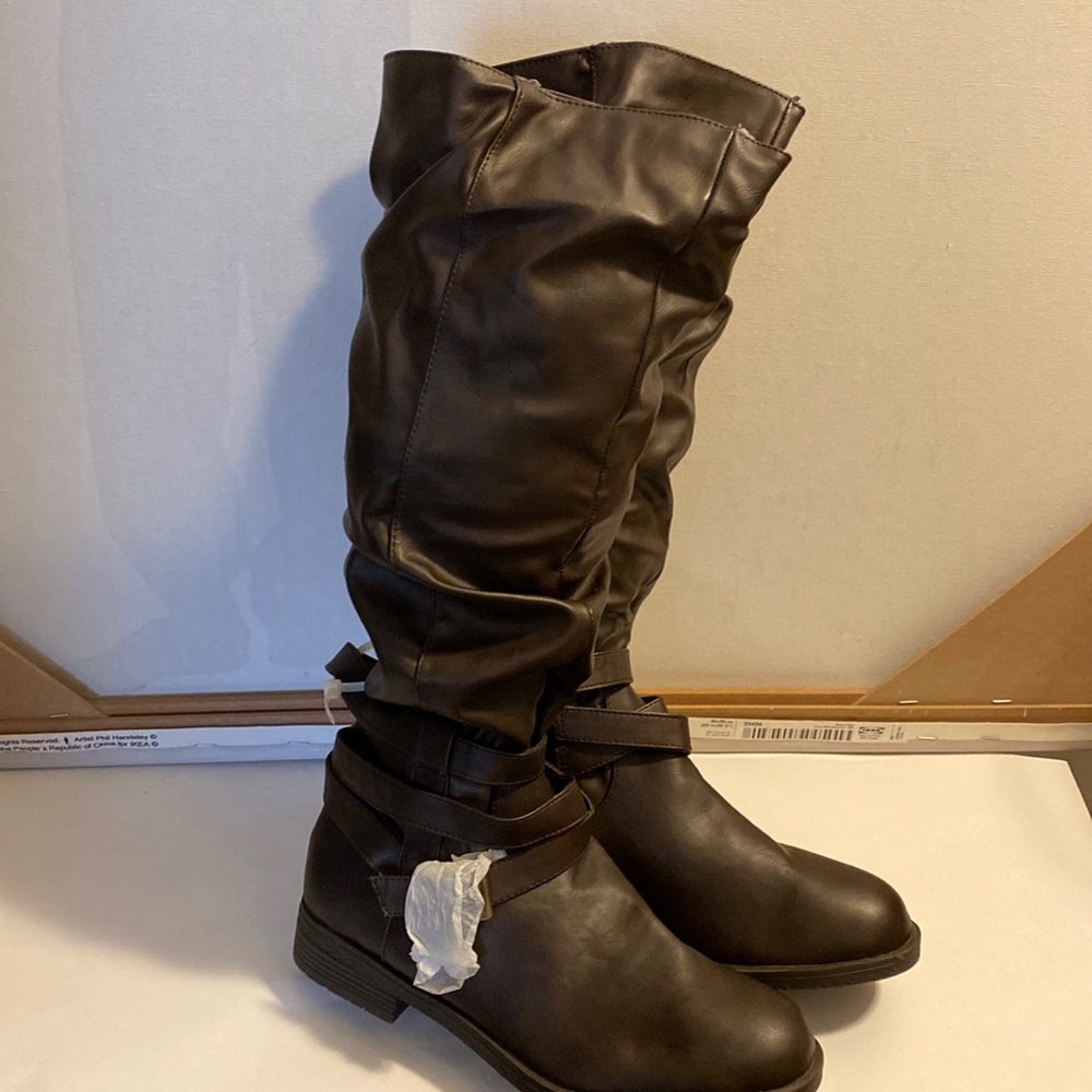 BOOTS 💎KNEE HIGH NWOT BEAUTIFUL S BOOTS WITH SIDE  ZIPPER AND GRIP SOLES